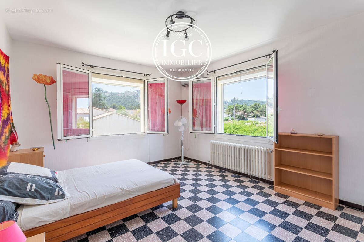 Maison à CHATEAUNEUF-LES-MARTIGUES