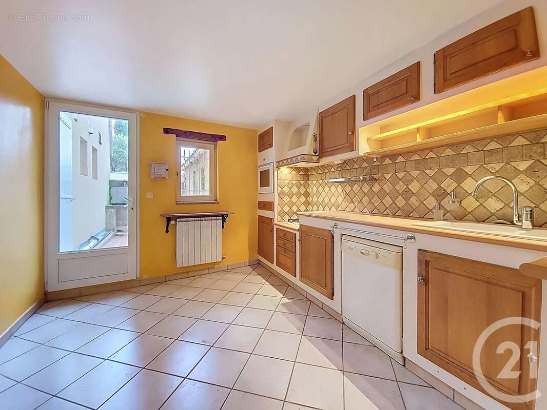 Maison à MORIERES-LES-AVIGNON