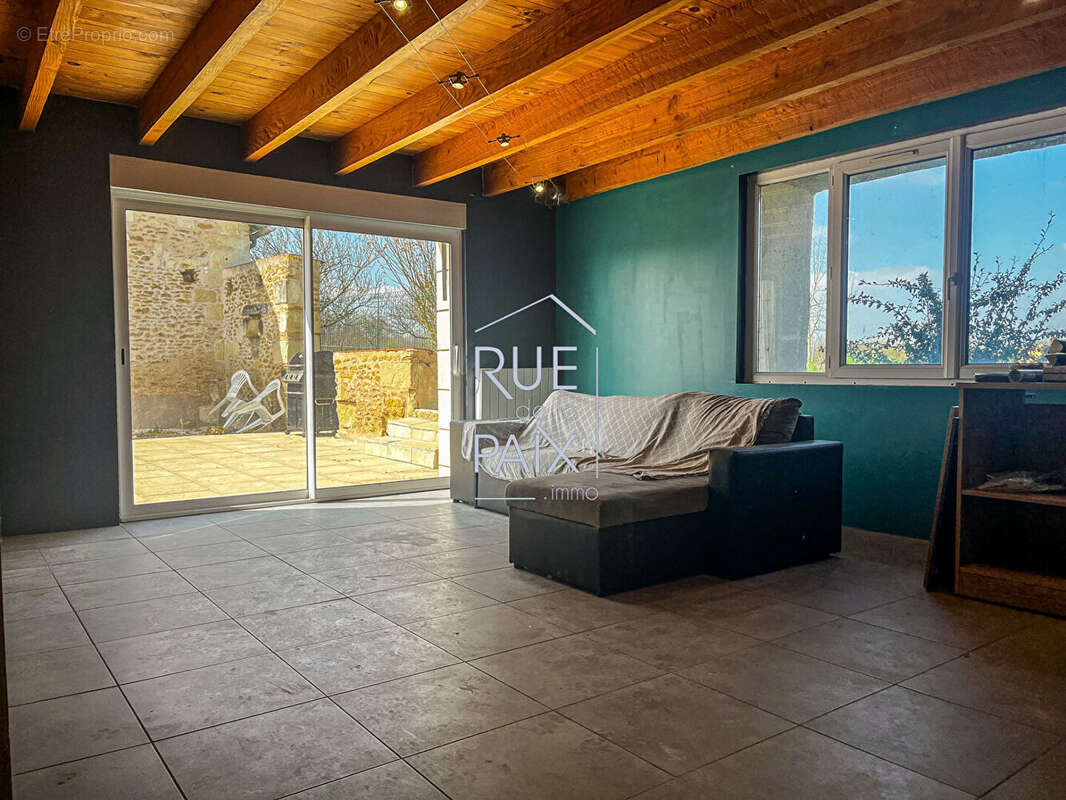 Maison à VENDEUVRE-DU-POITOU