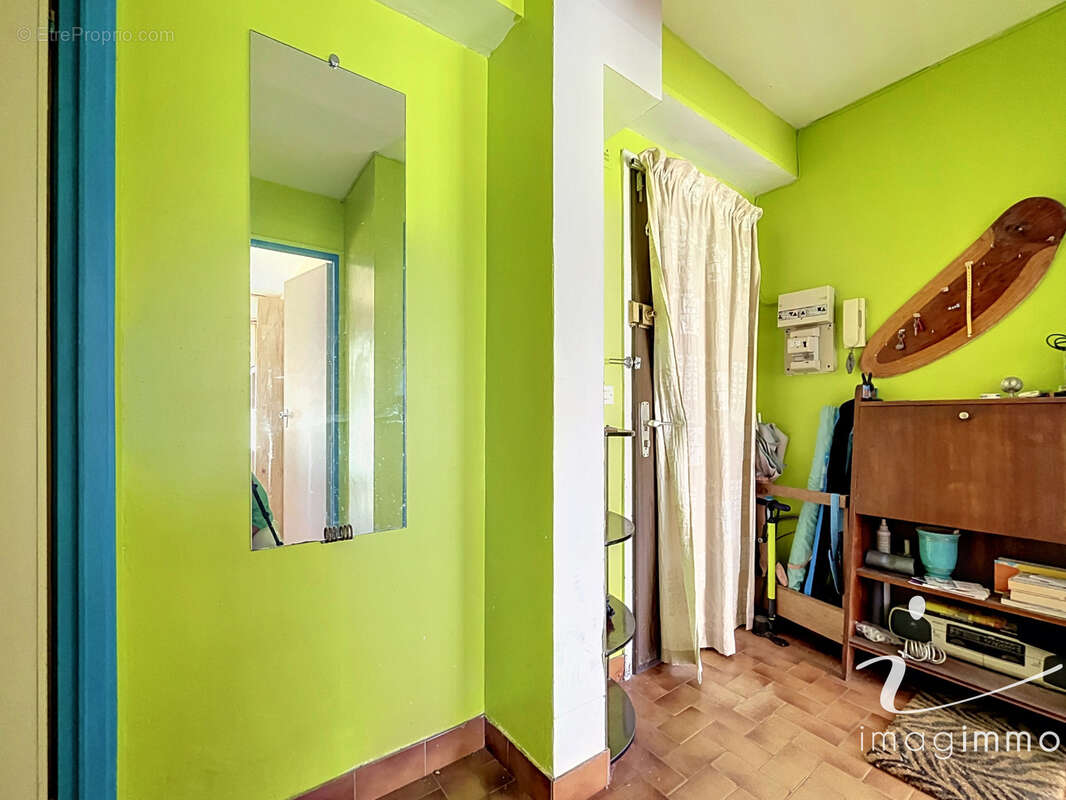 Deuxieme ligne appartement deux pieces avec cellier et parking - photo 8