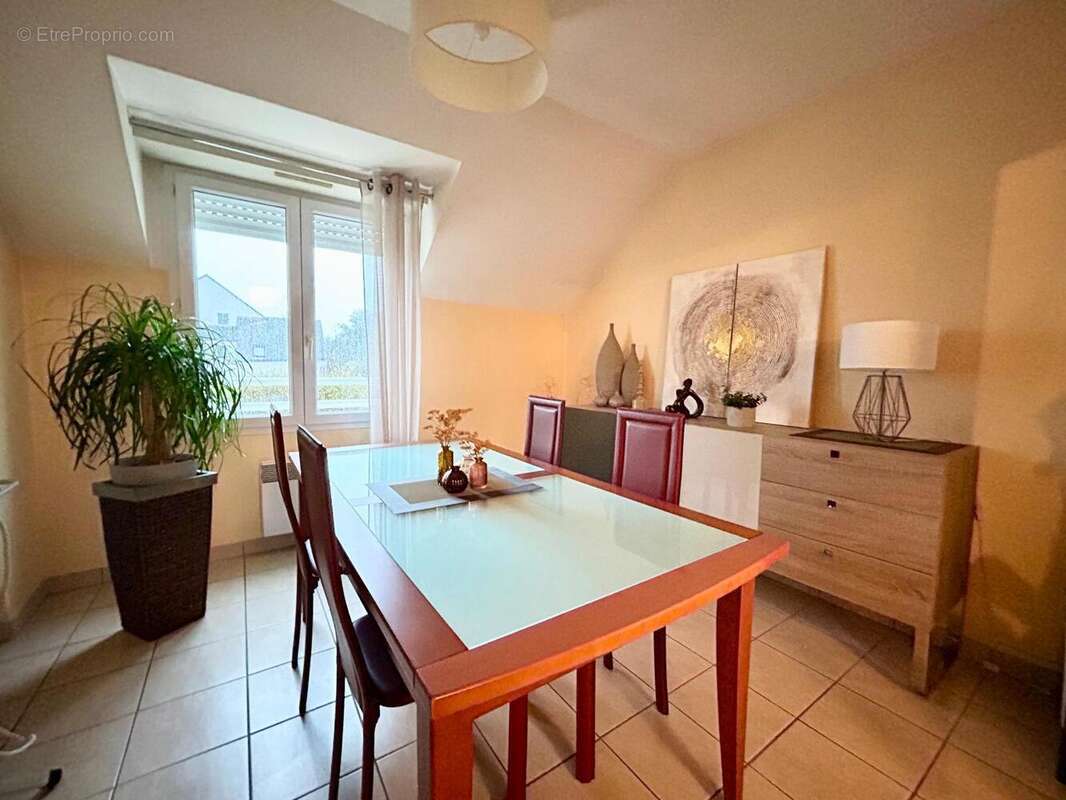   - Appartement à LES PONTS-DE-CE