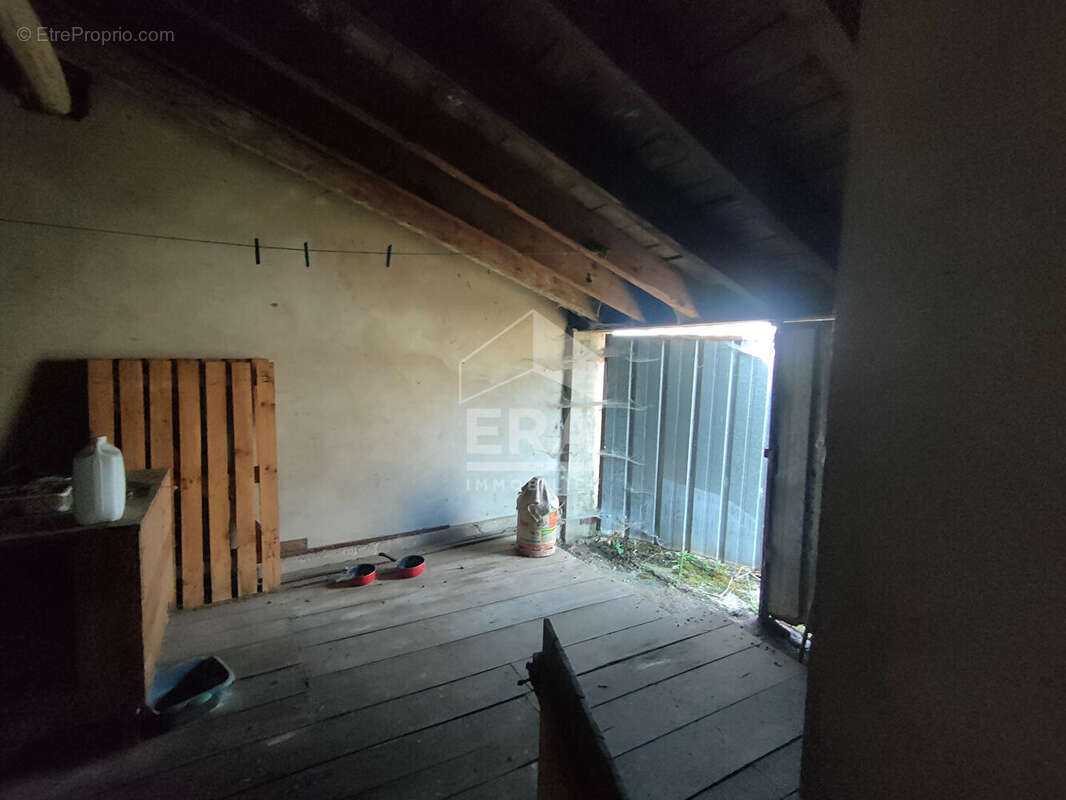 Maison  + grange à vendre à Saugon - travaux à prévoir - photo 11