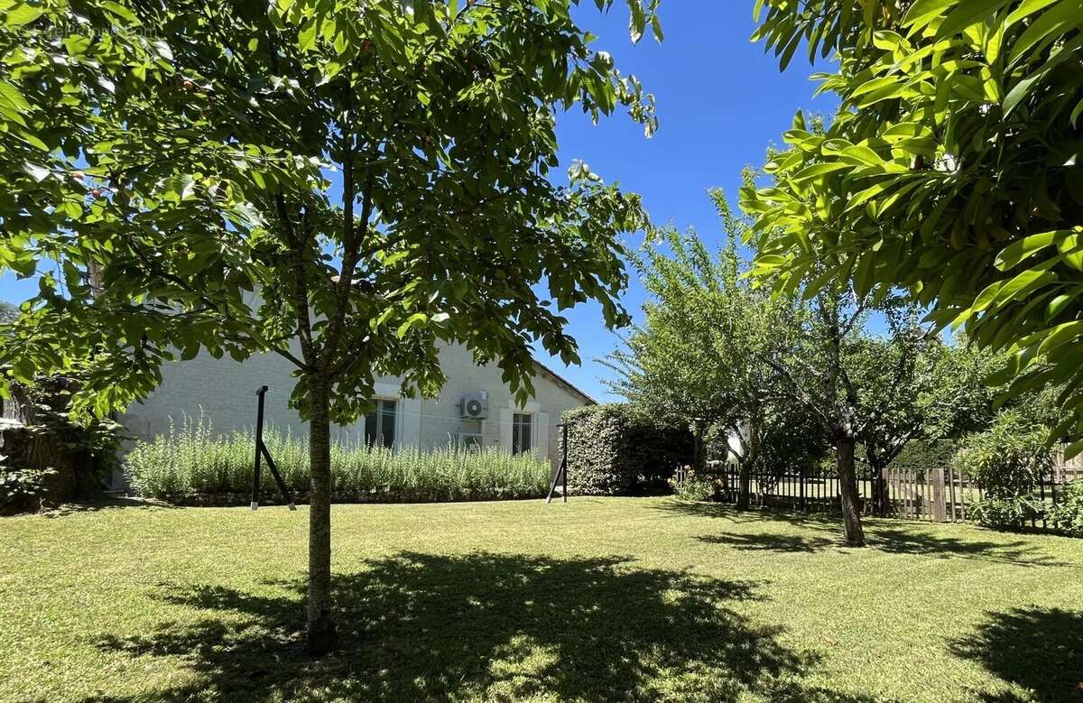 Maison à SAINT-LAURENT-DES-COMBES