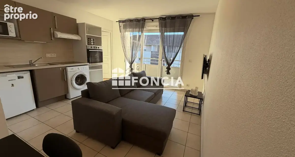 T2 meublé en dernier étage avec vaste balcon et garage - photo 2