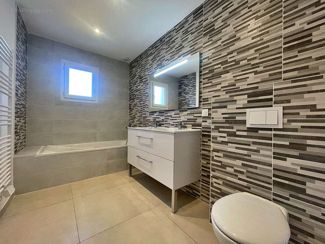 Maison à SEREZIN-DE-LA-TOUR