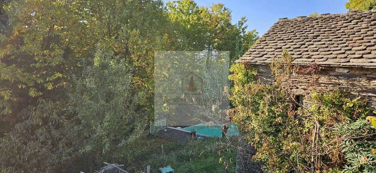 Maison à LE COLLET-DE-DEZE