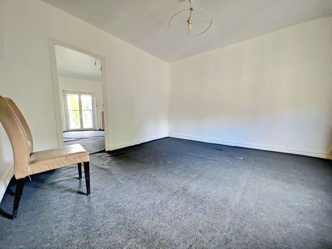 Commerce à LES ALLUETS-LE-ROI