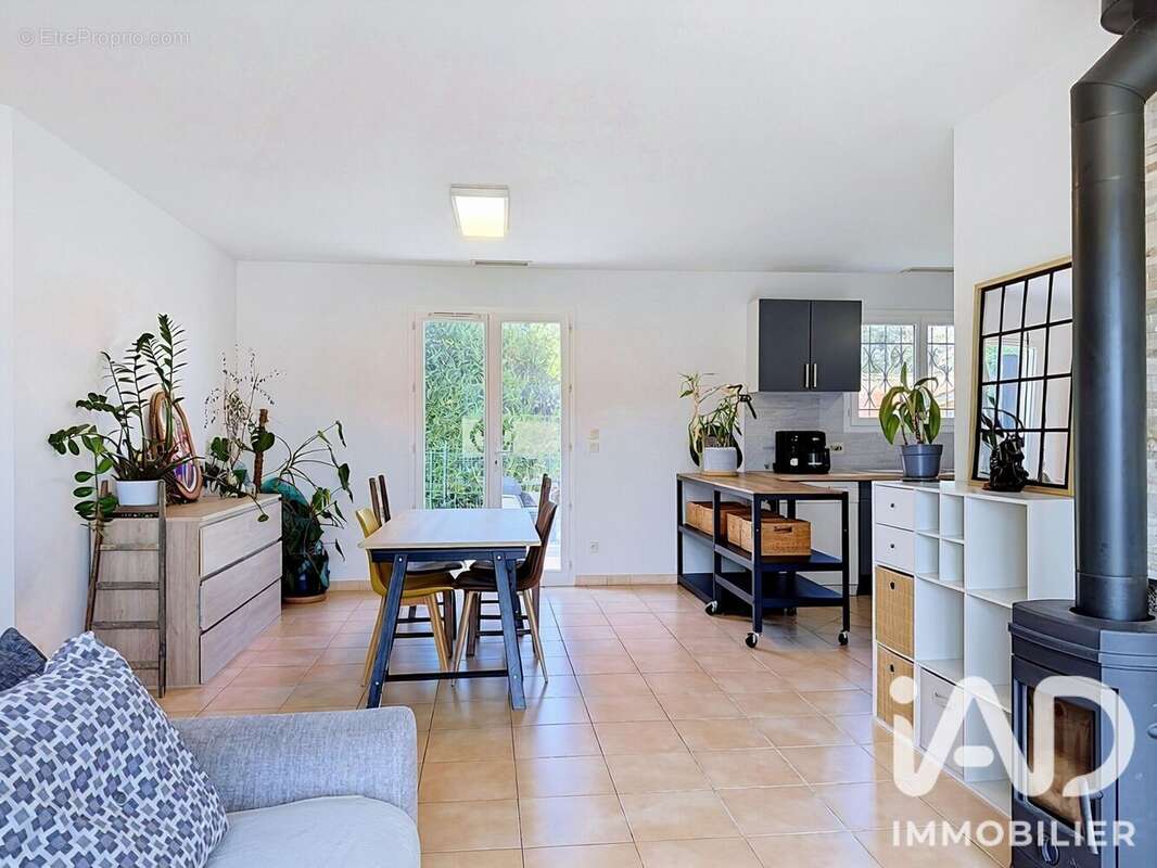 Maison 80 m² à Saint-Hilaire-Du-Bois  - photo 2