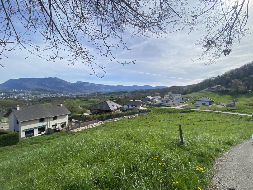 Terrain à SAINT-CASSIN