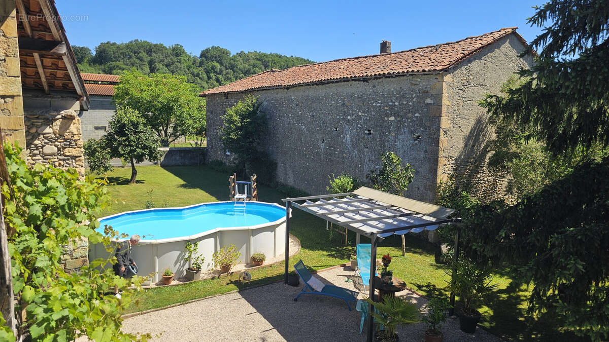 BEAUCHALOT - Maison de Maitre de 202 m2 sur terrain de 1400 m2 - photo 11