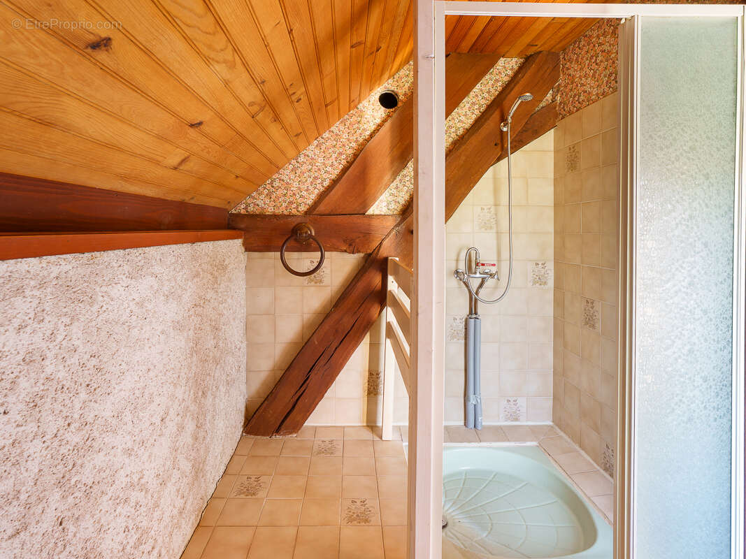 Maison 4pcs 2 chambres avec dépendances - VENDENESSE-LES-CHAROLLES - photo 7