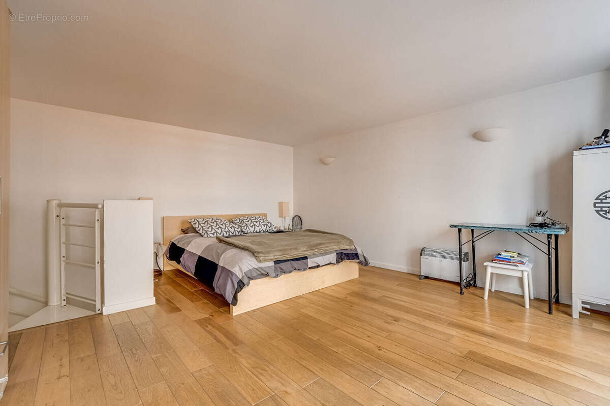 Appartement à PARIS-10E