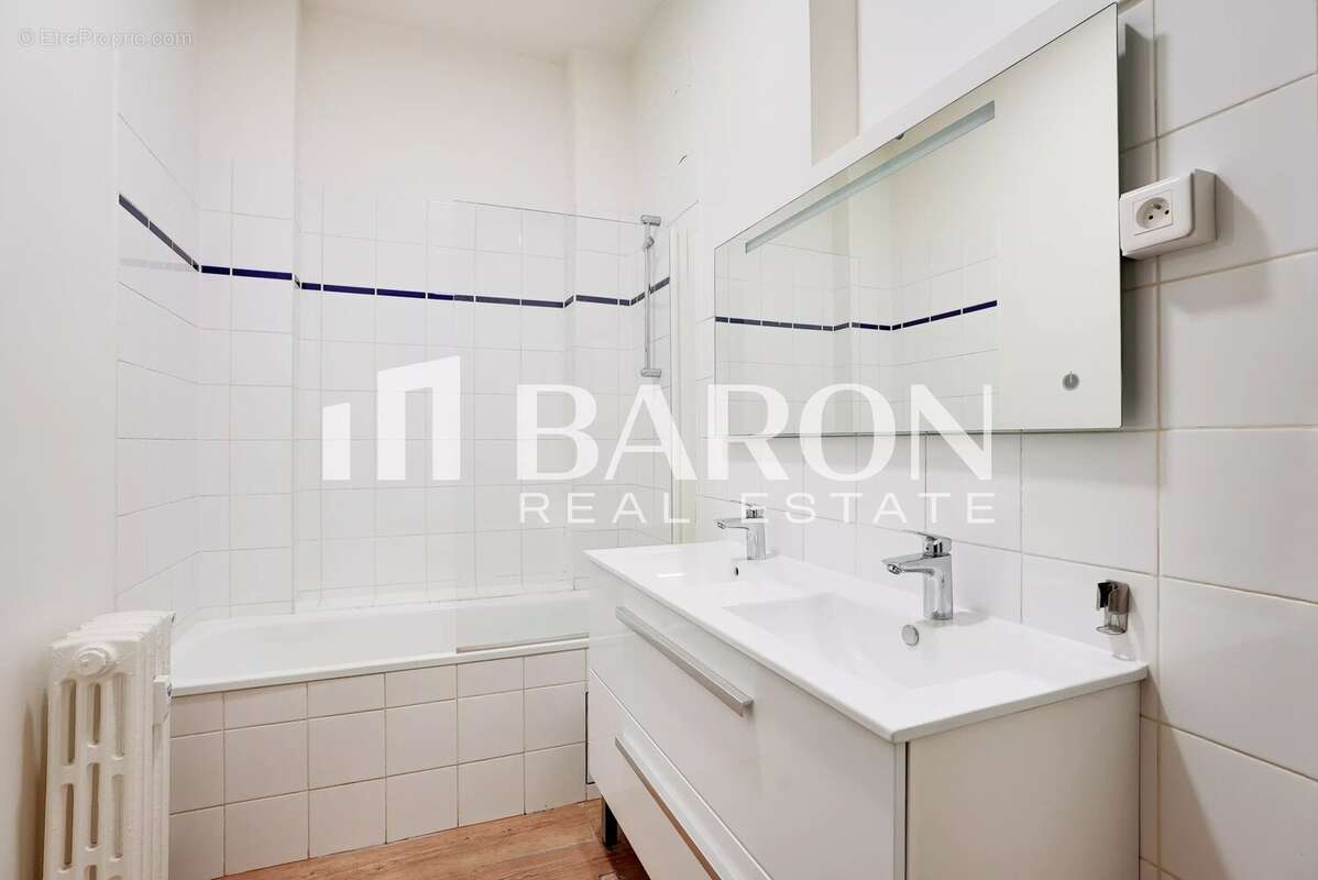 Appartement à PARIS-17E