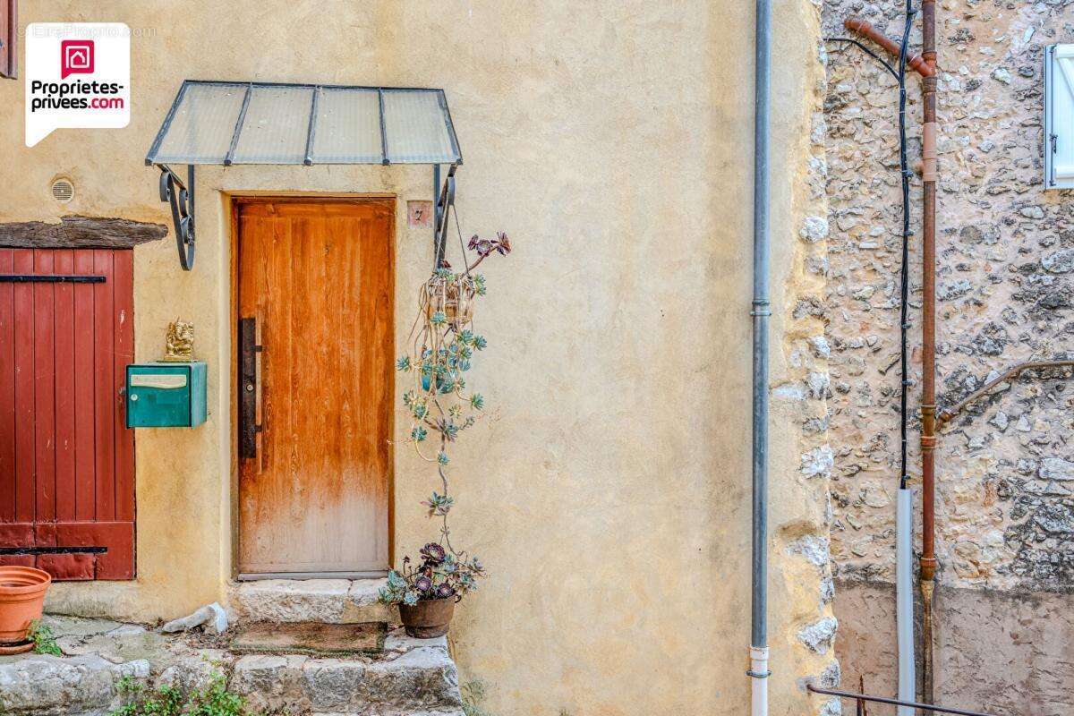 Maison à SAINT-CEZAIRE-SUR-SIAGNE