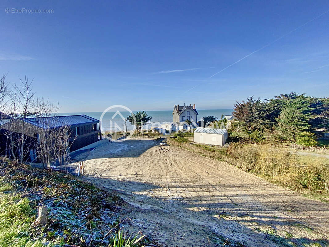 Terrain à SAINT-PAIR-SUR-MER