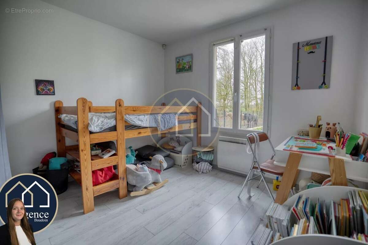 Maison à TREMBLAY-LES-VILLAGES