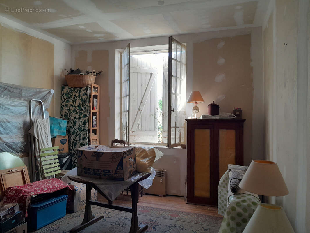 Maison de Maître à restaurer 3 chambres séjour Terrain 27 000 m2 arboré - photo 7