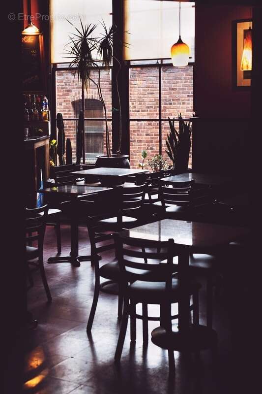 Commerce à CHATEAUNEUF-GRASSE