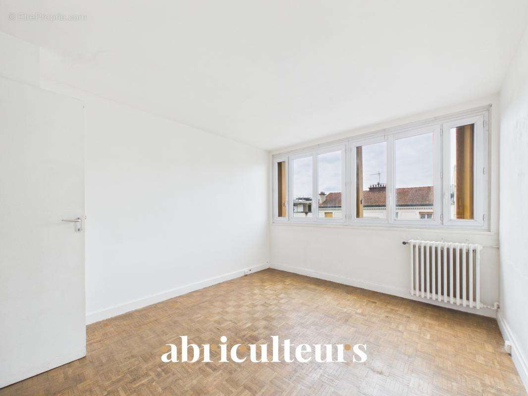 Excellent potentiel pour ce 3 pièces plein sud en vente à Montreuil (93100) - photo 2
