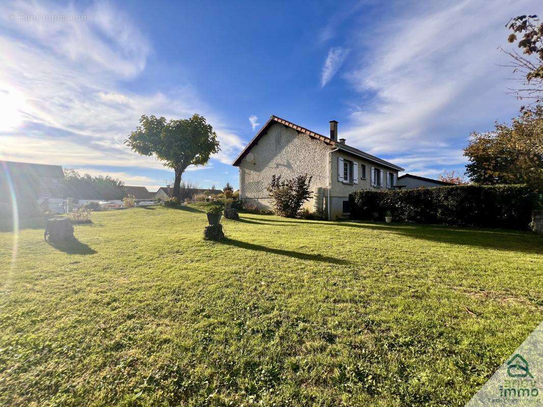 Maison à FONTAINE-LE-COMTE