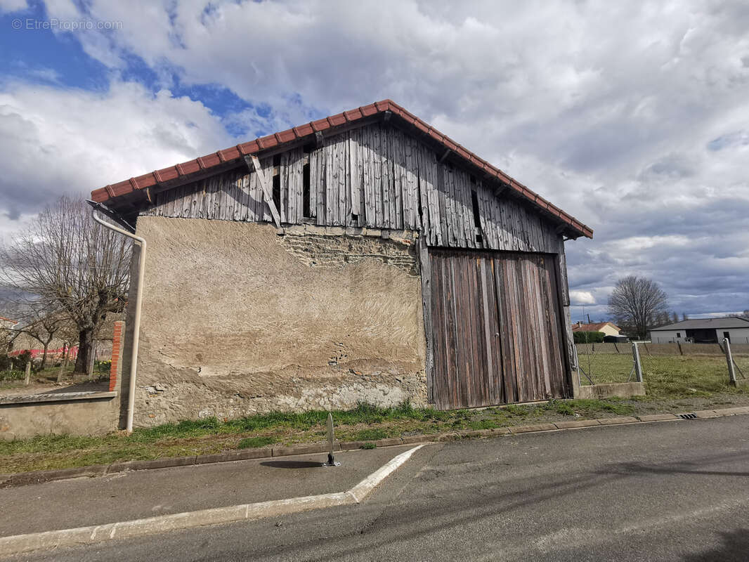 Maison à SAINT-CLEMENT-DE-REGNAT