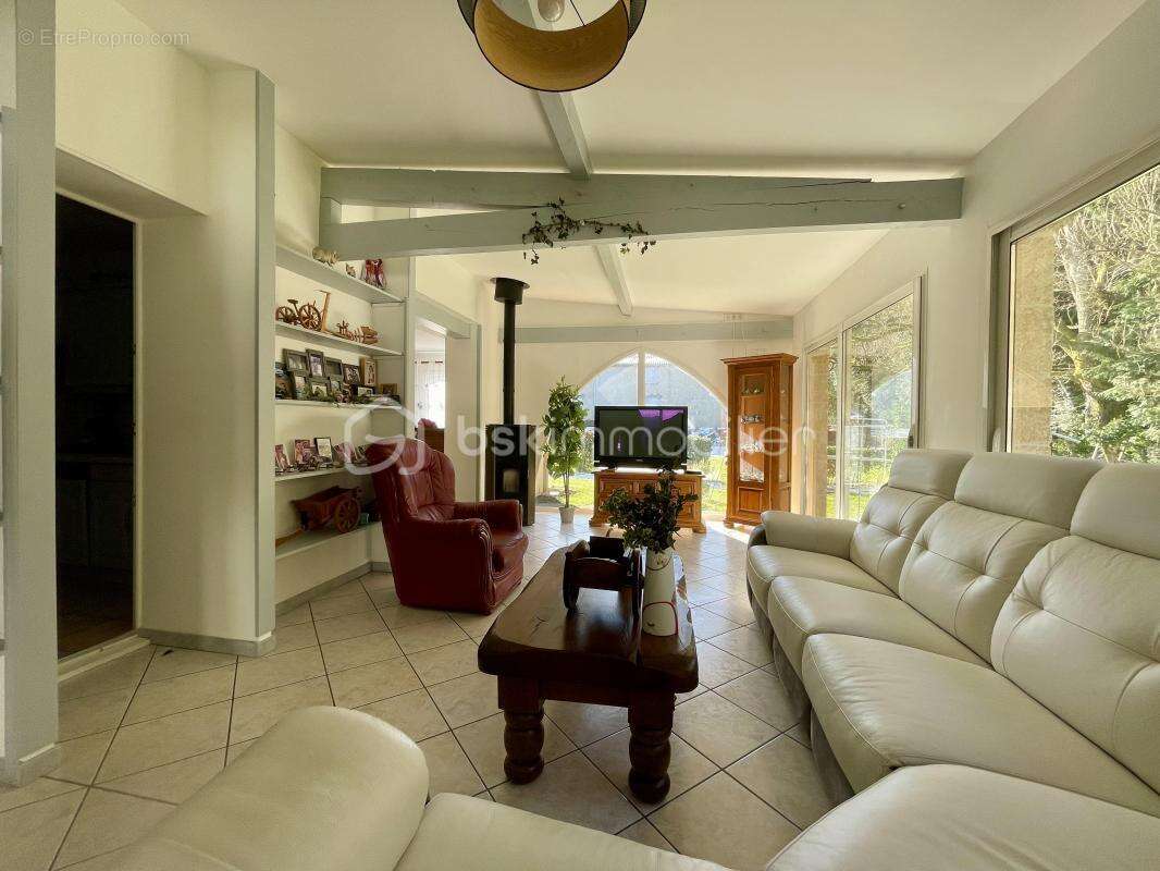 Maison à BONNAC-LA-COTE