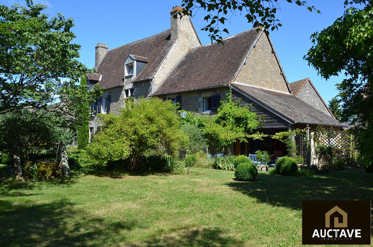 Manoir de caractère à Alençon ? 3,5 ha, fenêtres à meneaux, maison d'amis, 6 chambres - photo 2