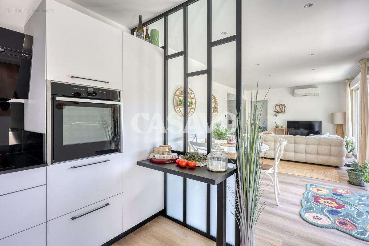 Appartement à LA ROQUE-D'ANTHERON