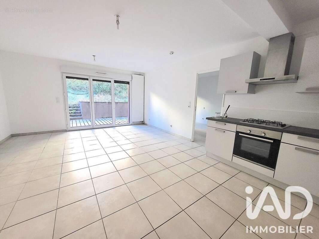 Appartement 52 m² à Saint-Jean-Bonnefonds  - photo 2