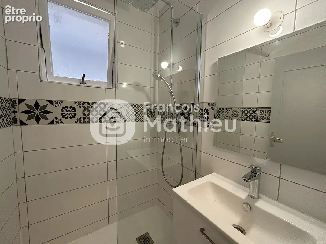 Châtenoy-le-Royal - Appartement T3 rénové avec balcon et cave - photo 5