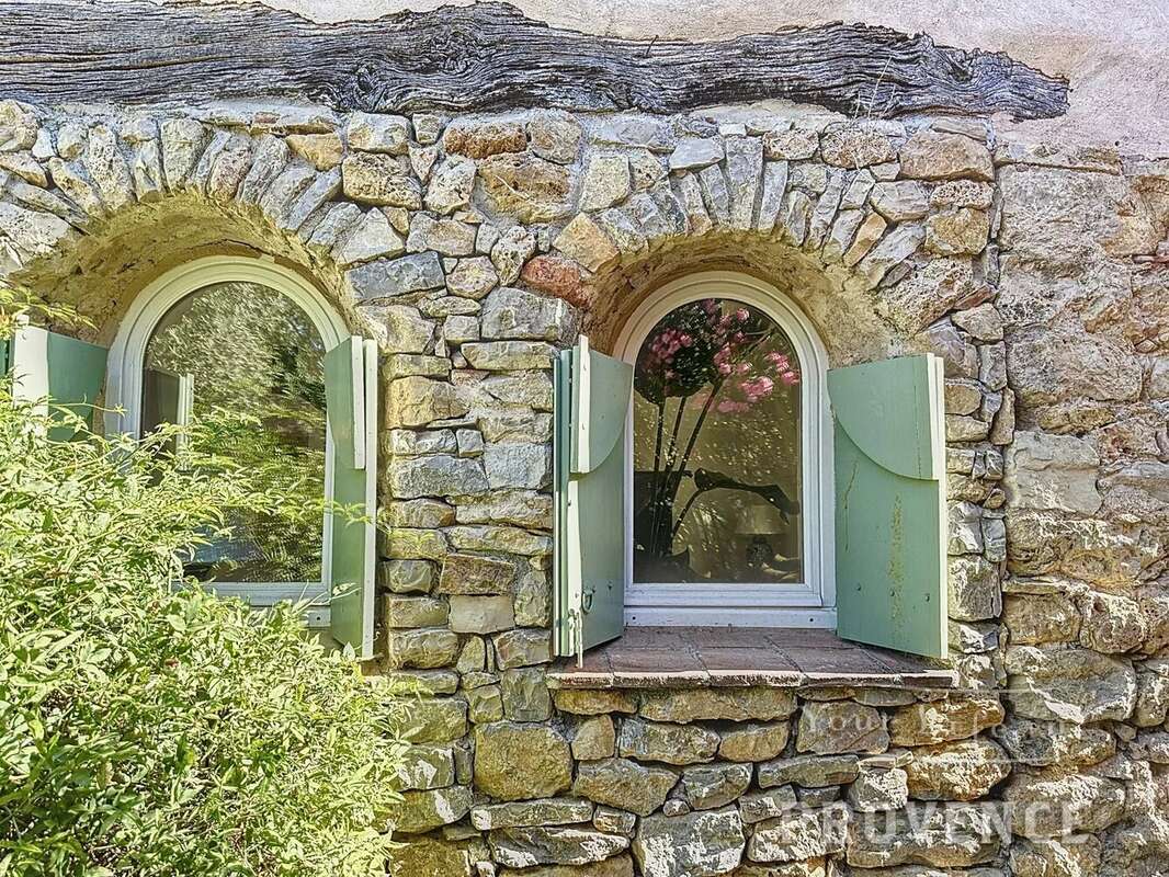 Exceptionnelle Bastide en pierres proche de Lorgues - photo 3