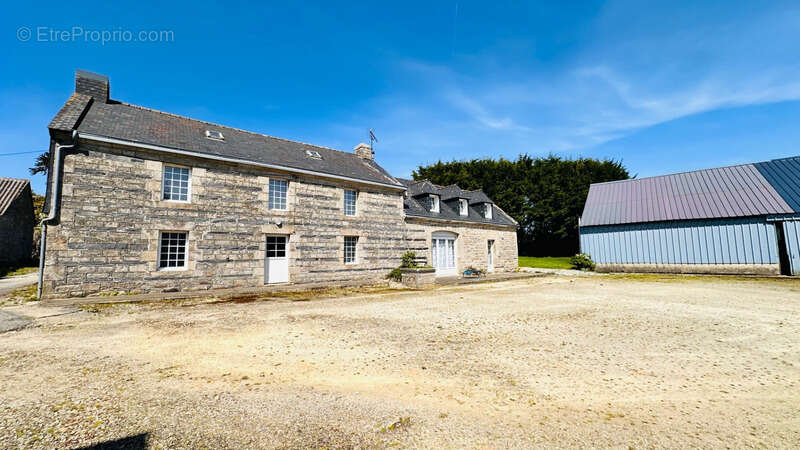 Maison à CAST