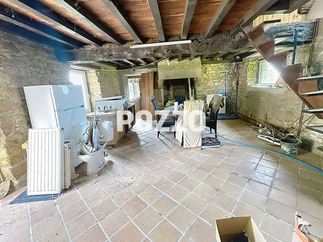 Maison à SAINT-LAURENT-DE-TERREGATTE