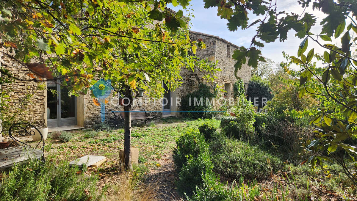 Dept 84 - Gordes - Belle bâtisse au calme - 164 m2 de surface habitables + dépendance à aménager et grenier su - photo 21