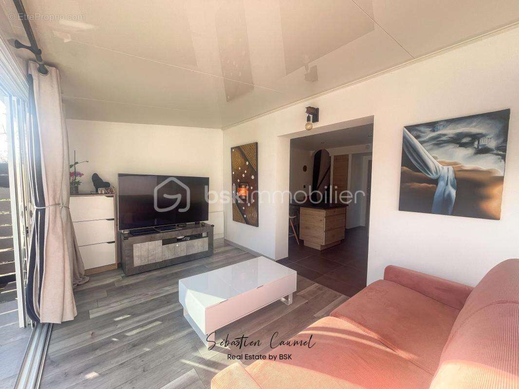 Maison à VIC-LA-GARDIOLE