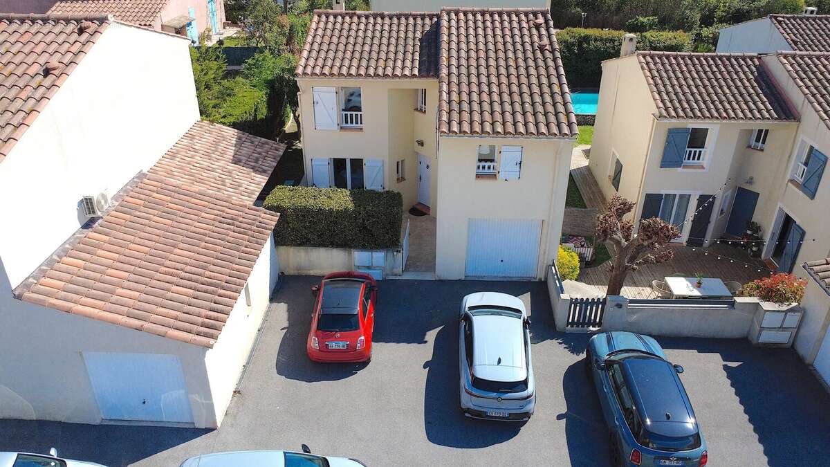Maison à LA ROQUETTE-SUR-SIAGNE