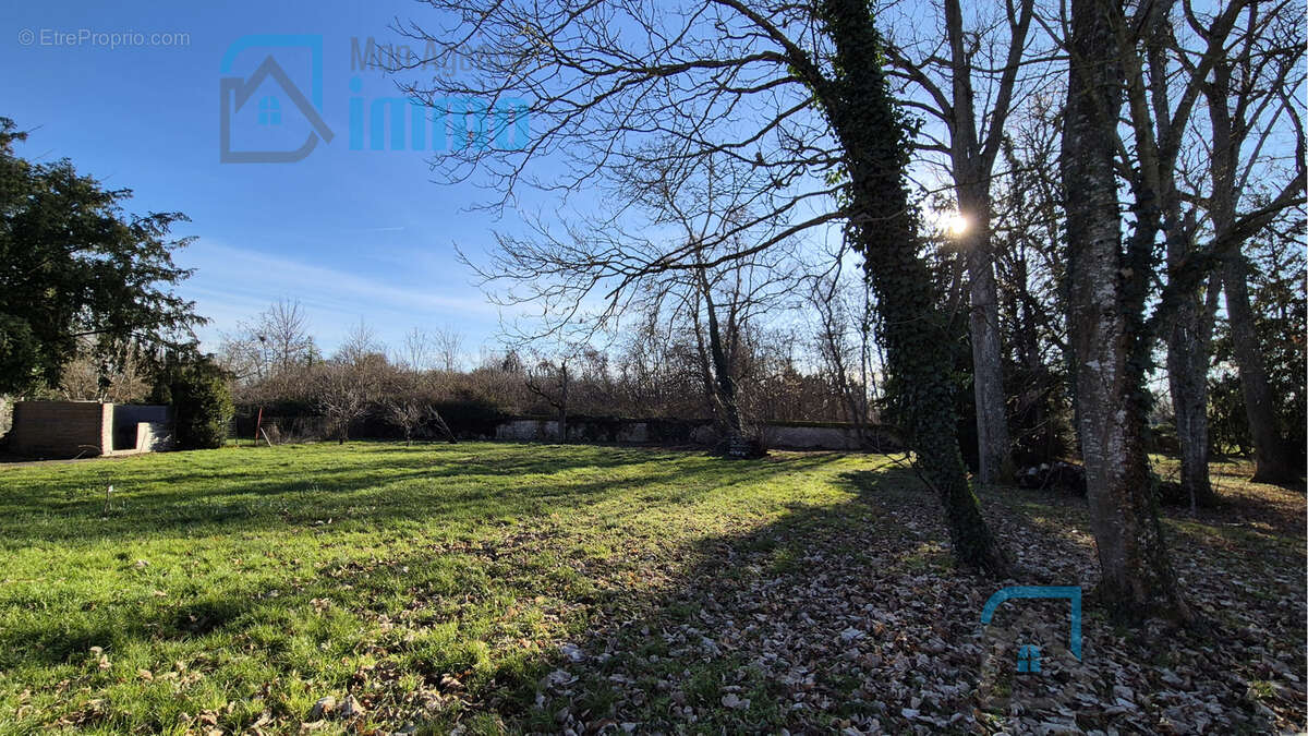 Maison à MEHUN-SUR-YEVRE