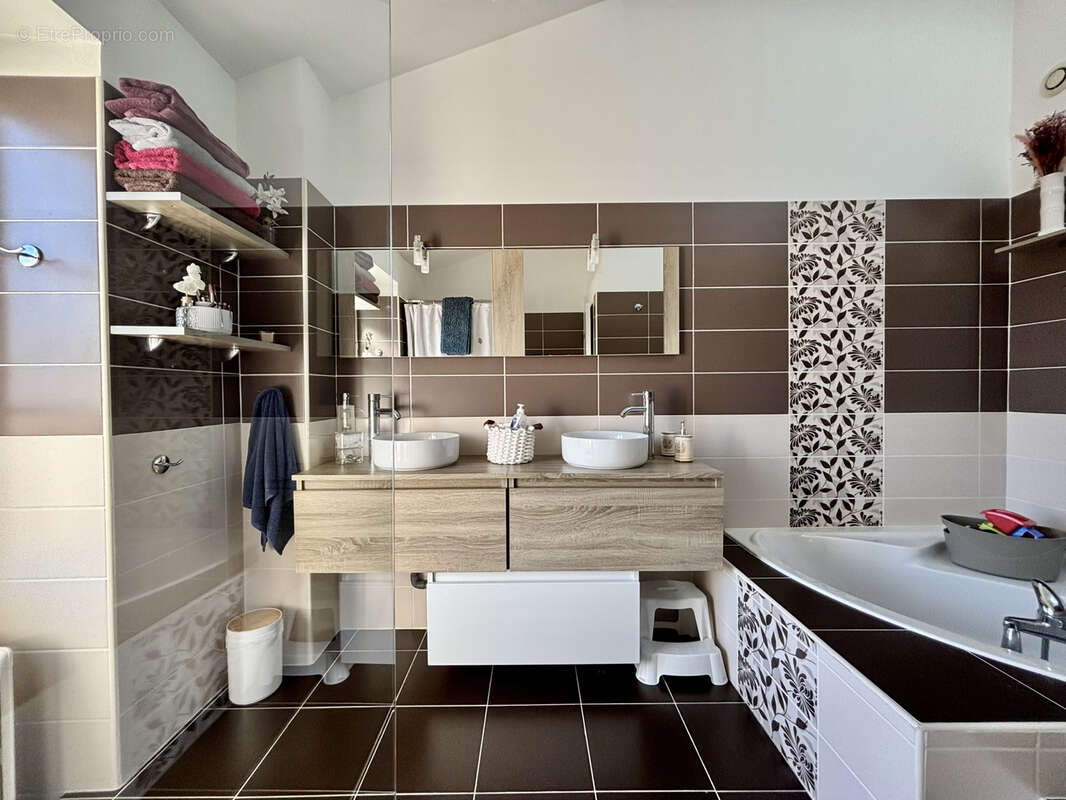 Maison à NEUVILLE-DE-POITOU