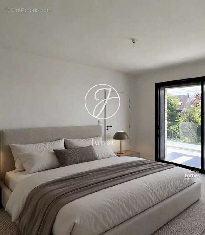Marcq-en-Baroeul - CENTRE - Appartement à vendre - 4 pièces - 154 m² - 3 chambres - Terrasse - Deux box - photo 8