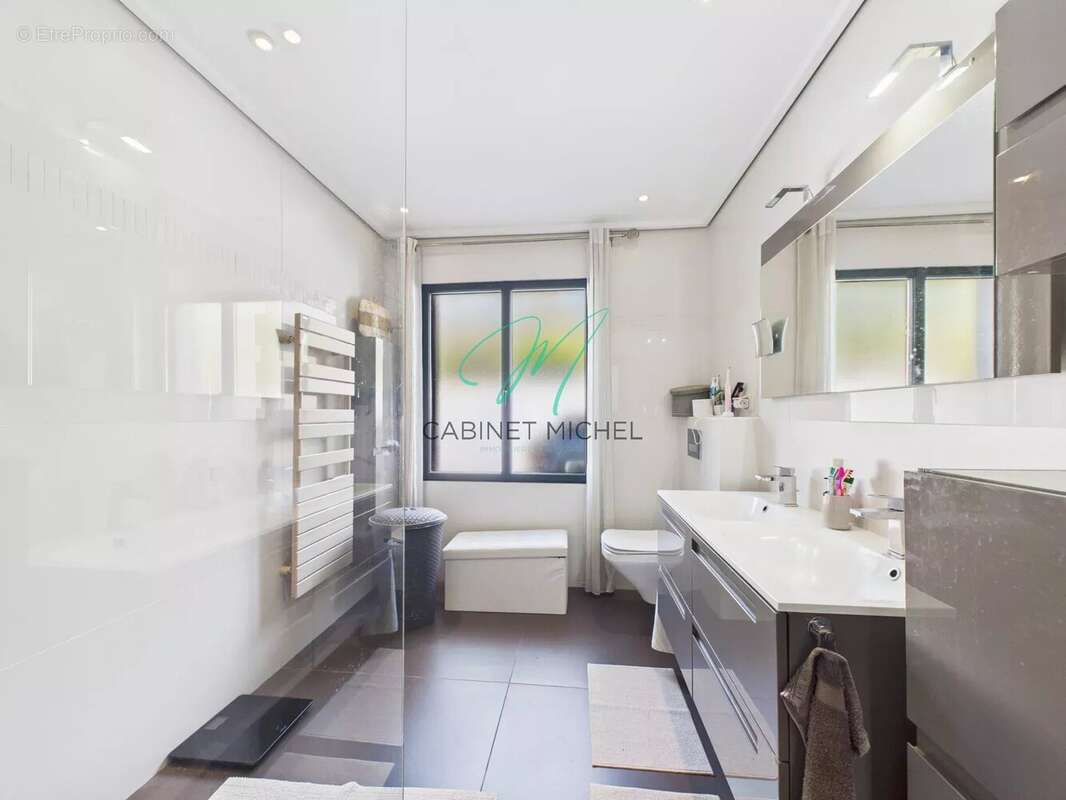 Maison à ROQUEFORT-LES-PINS