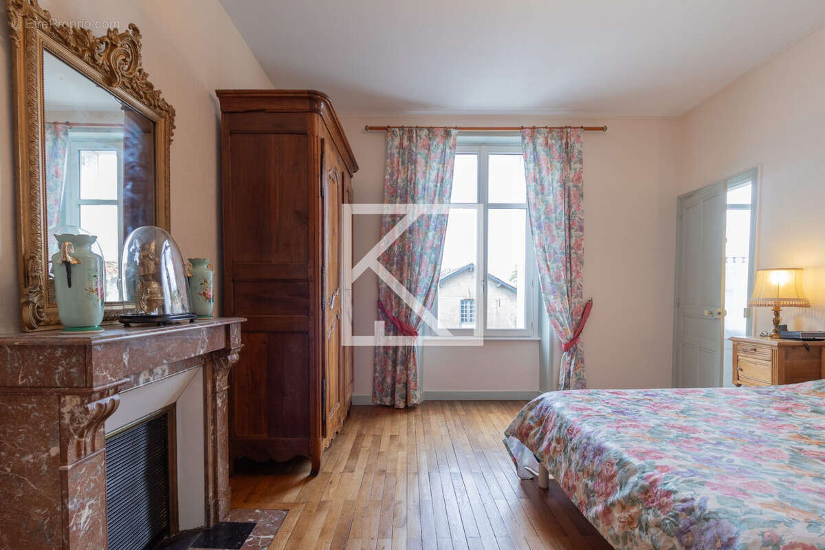 Maison à MORTAGNE-SUR-SEVRE