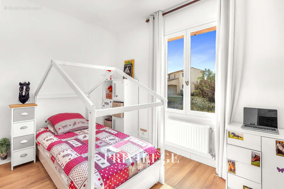 Maison à LA ROQUETTE-SUR-SIAGNE