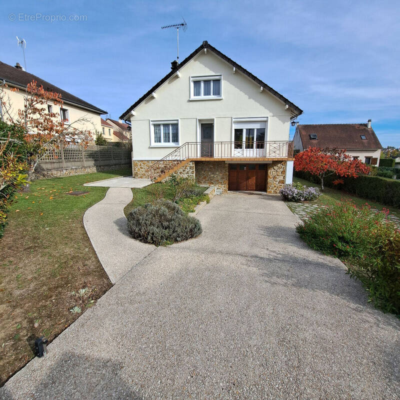 Maison à OLLAINVILLE