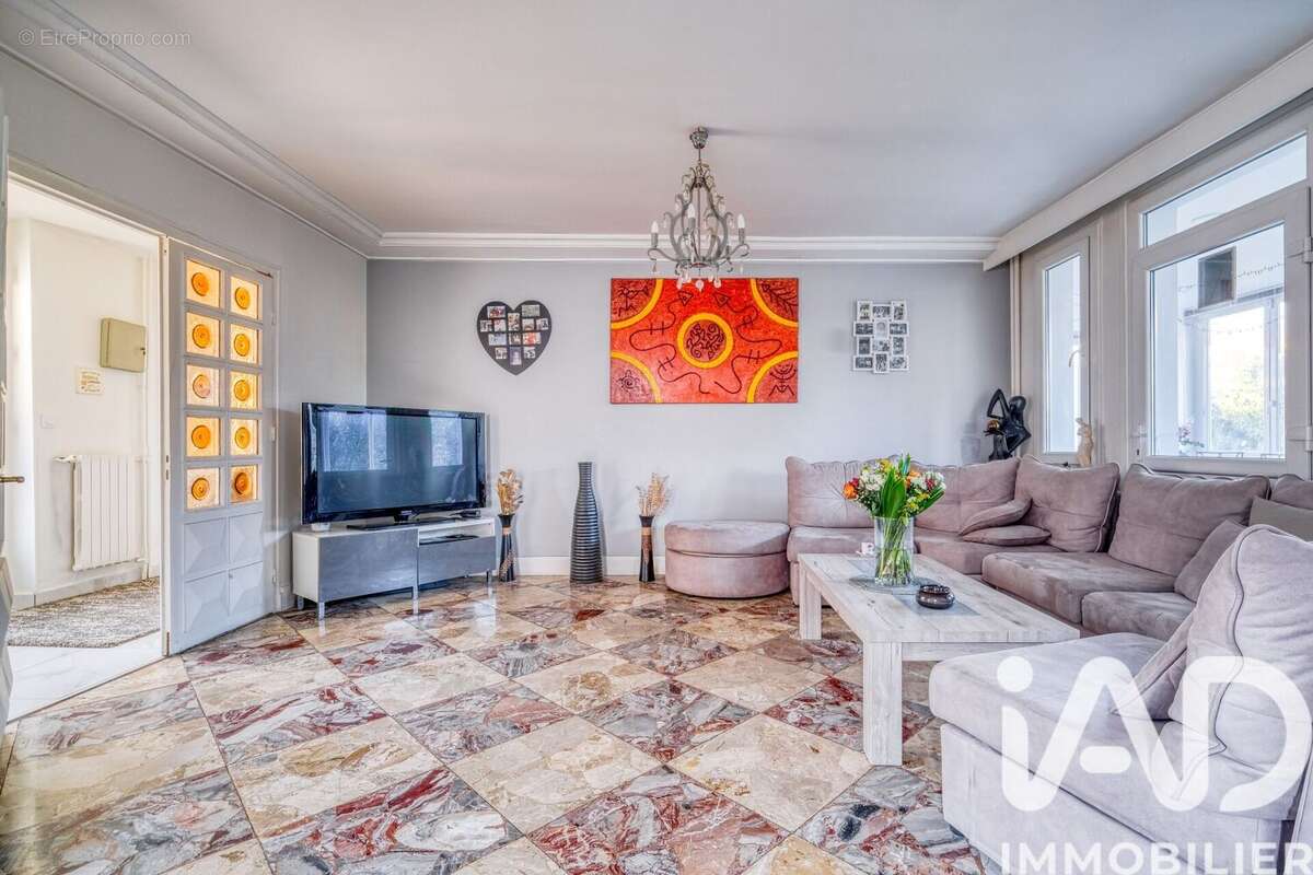 Maison 218 m² à Noisy-Le-Grand  - photo 7
