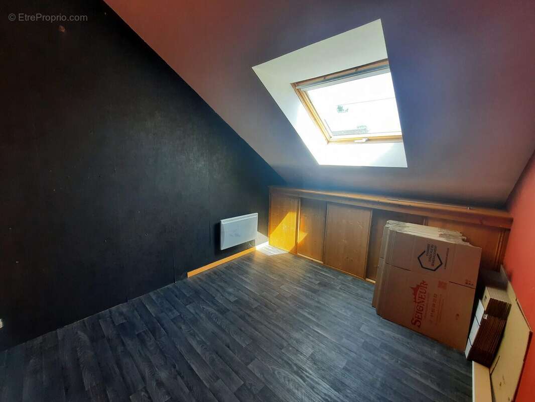 Chambre 3 Au 1er - Maison à CHELLES