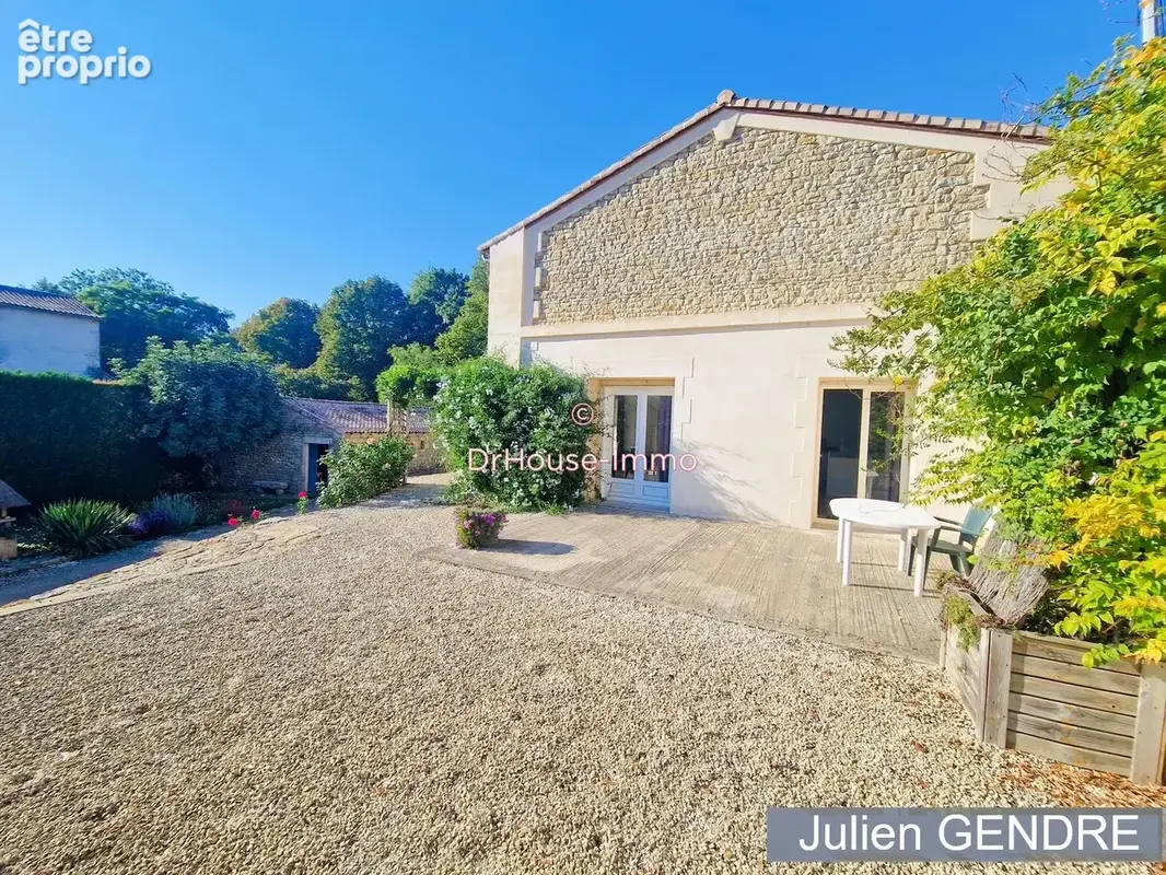 Maison 7 pièces 180 m² à vendre à Celles-Sur-Belle (79370) - photo 4