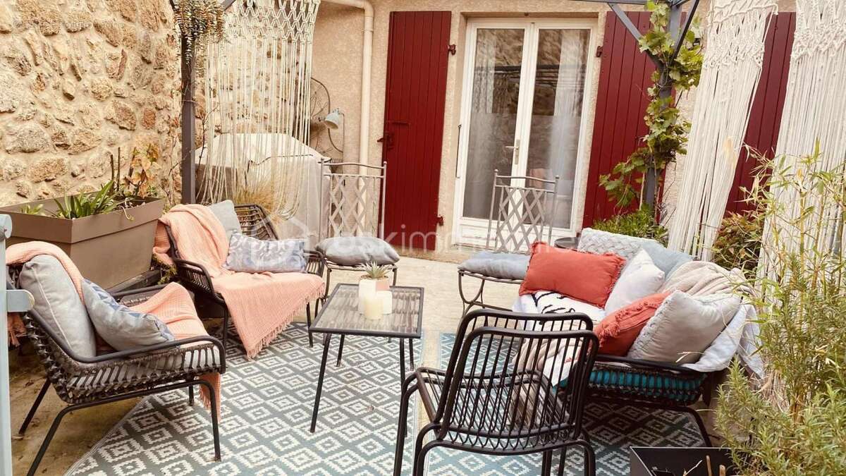Maison à SAINT-CYR