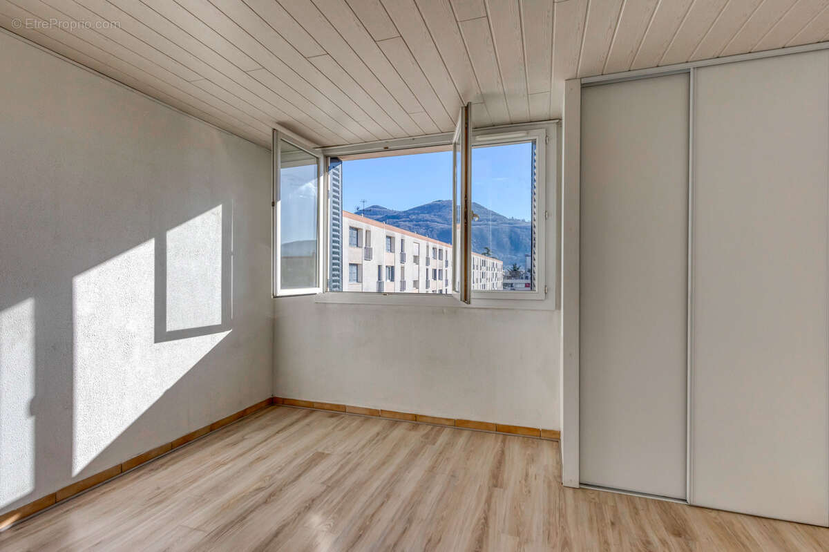 Appartement à SAINT-MARTIN-D&#039;HERES