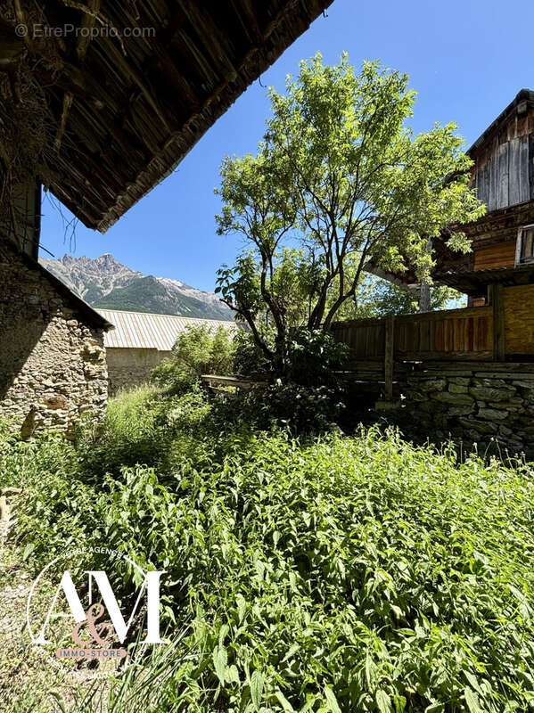 Maison à SAINT-MARTIN-DE-QUEYRIERES