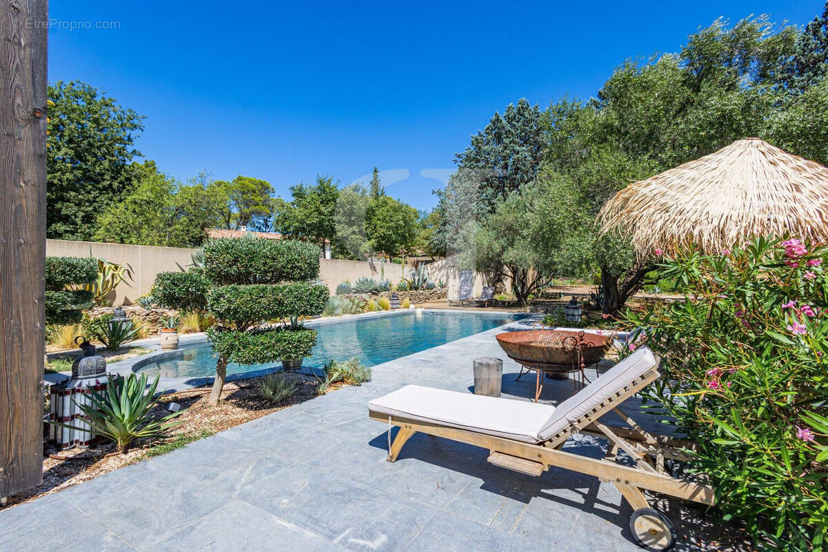 Maison à SAINTE-CECILE-LES-VIGNES